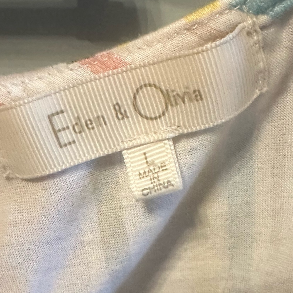 Eden & Olivia Pastel Multi-Striped Sleeveless V-Neck Top - Picture 2 of 3
